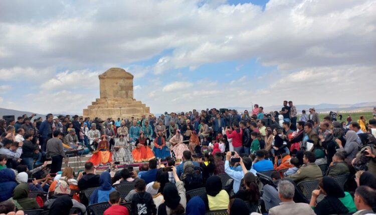 نوروز ۱۴۰۲؛ بازدید بیش از یک میلیون و ۴۵۰ هزار گردشگر از مواریث فرهنگی استان فارس تا ۱۱ فروردین