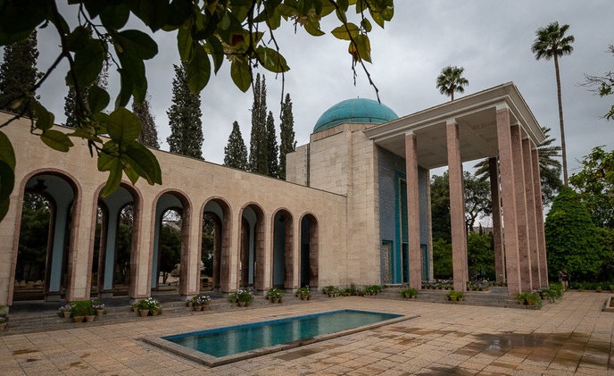 معماری آرامگاه سعدی از کدام بنای مشهور اقتباس شده است؟