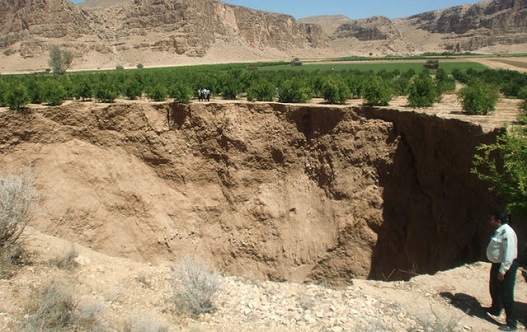 جابجایی 3 روستا در فارس بر اثر فرونشست زمین