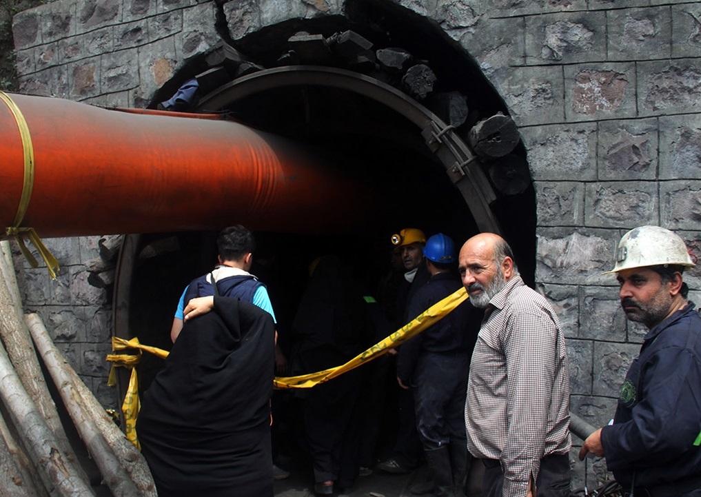 کشف 13 جسد دیگر از تونل معدن آزادشهر