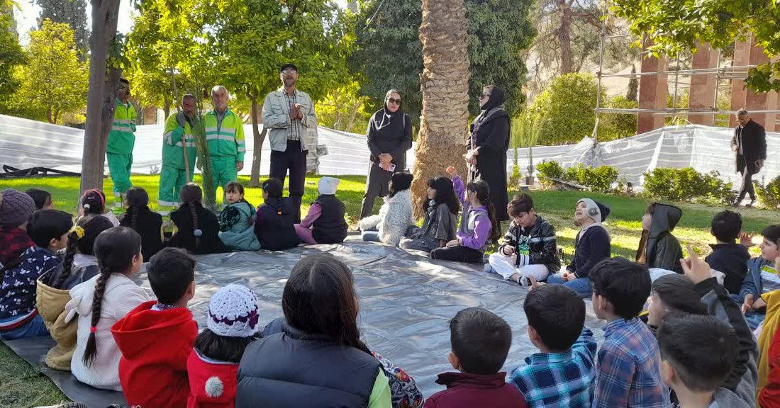کاشت درخت گردشگری و ۵۰ نهال در آرامگاه سعدی