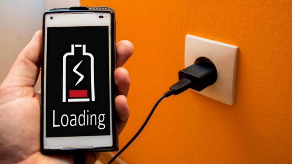 چرا نباید باتری گوشی‌های موبایل خود را در طول شب شارژ کنیم؟