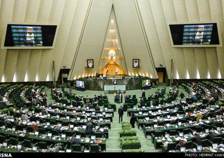 ۱۷ نماینده مجلس در واکنش به اظهارات سفیر چین در تهران به ظریف تذکر دادند