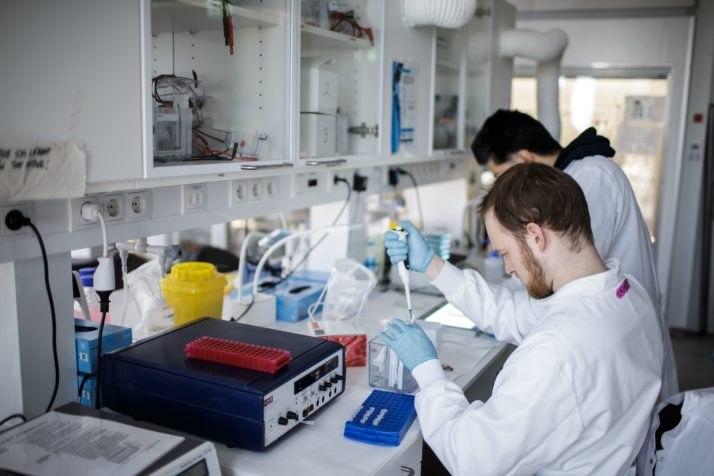 ثبت بیش از ۱۸ هزار نمونه‌گیری در آزمایشگاه‌های تشخیصی کرونا در فارس