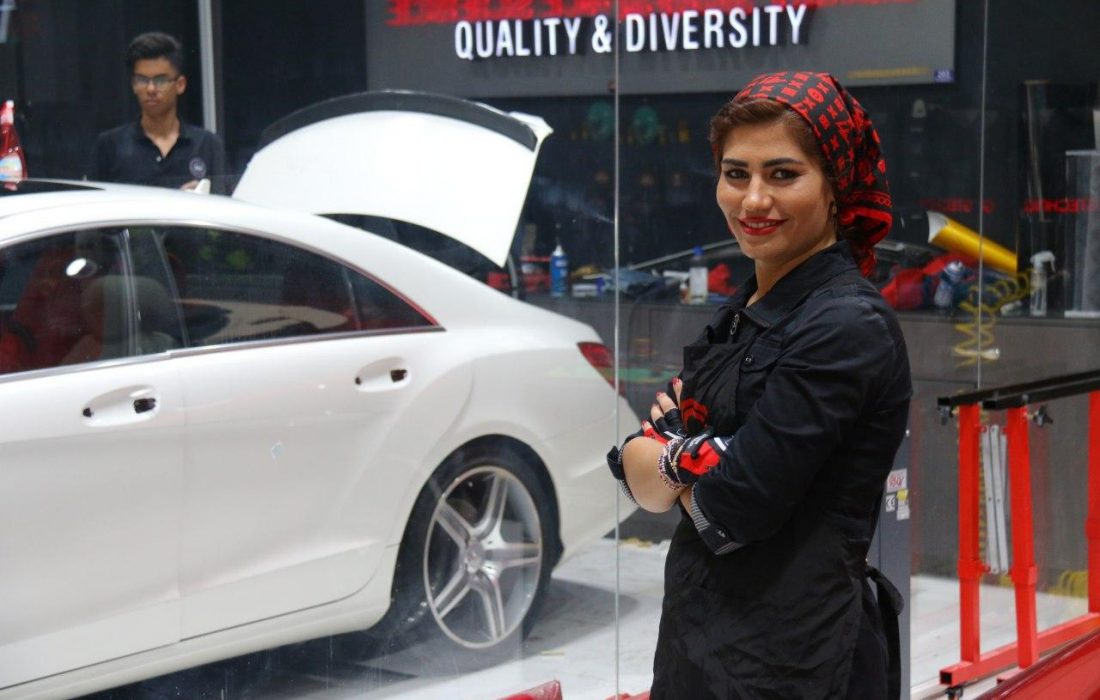 مریم روحانی، مشهورترین دختر ترمیم‌کنندۀ رنگ خودرو در ایران