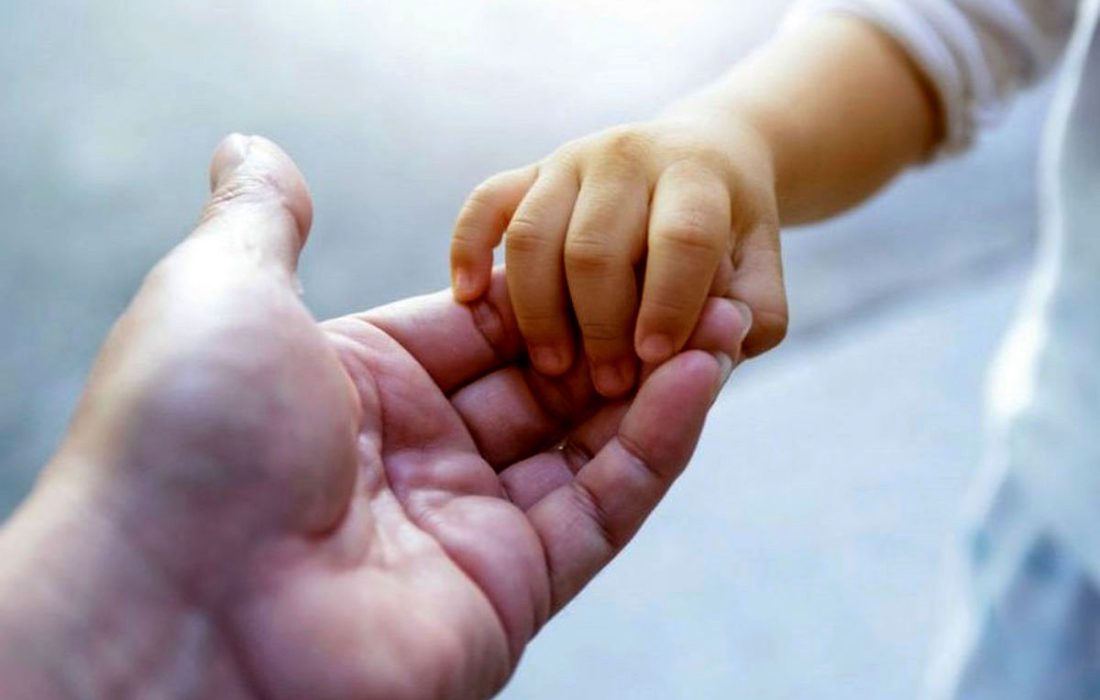 واگذاری ۲۸ کودک نیازمند درمان به خانواده‌های متقاضی فرزندخواندگی در فارس